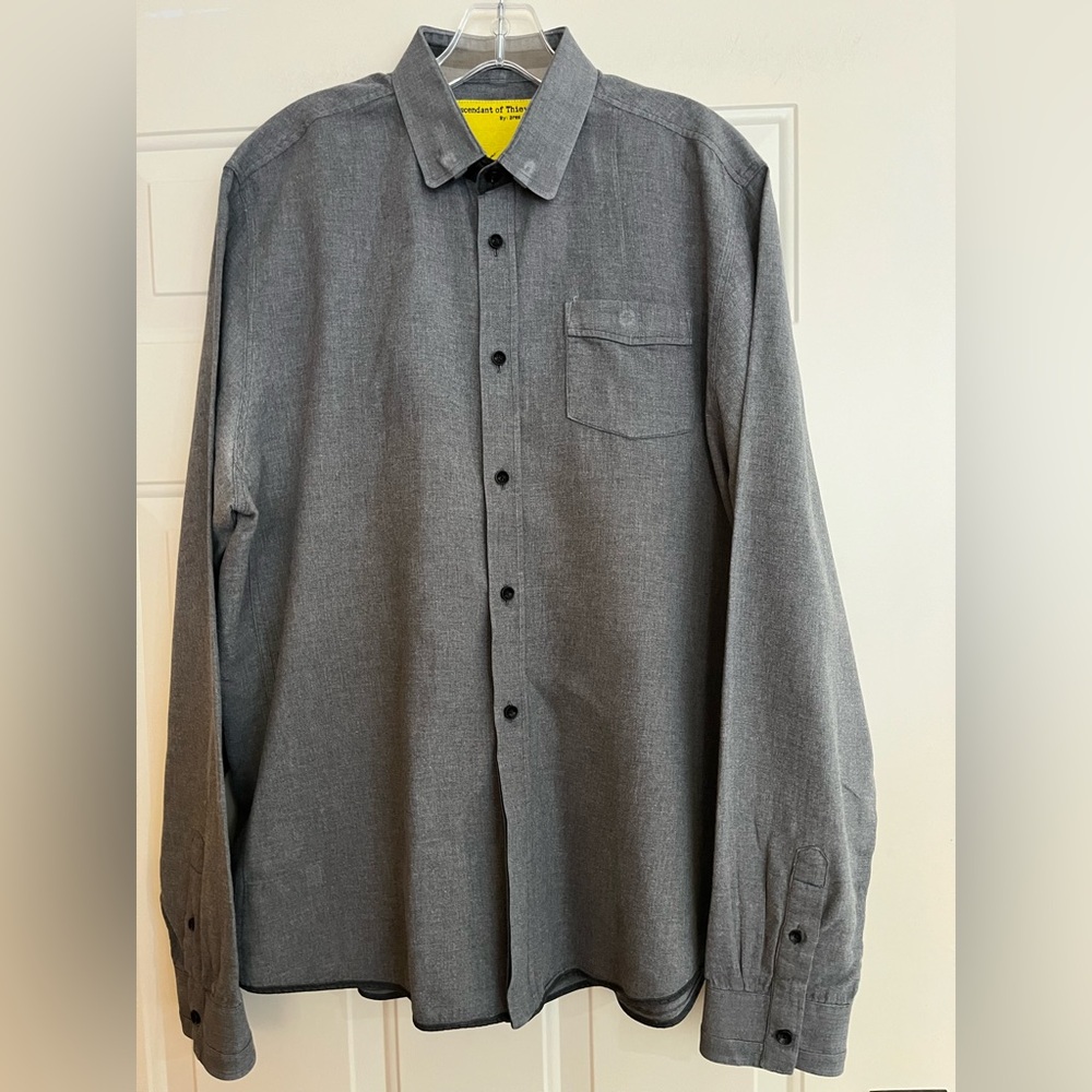 Men’s Descendant of Thieves gray minimalist long sleeve button shirt. Size 2 XL